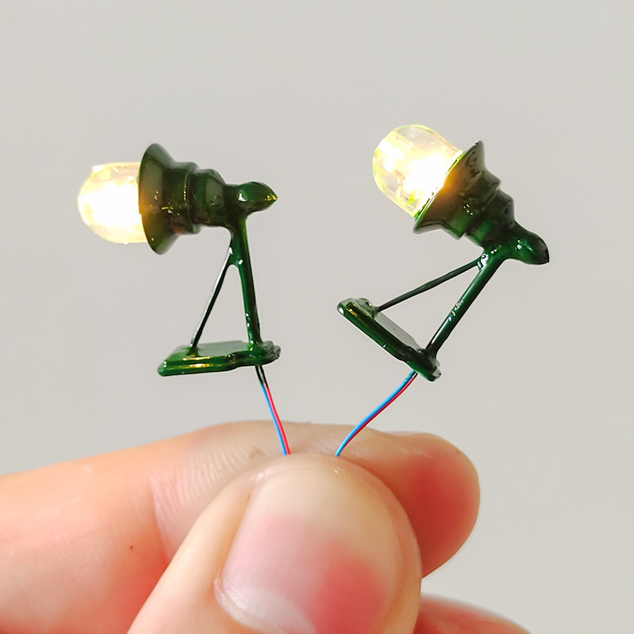2Pcs Miniature 3V Led Lights M - огляд і ціна Model Kit Wall E